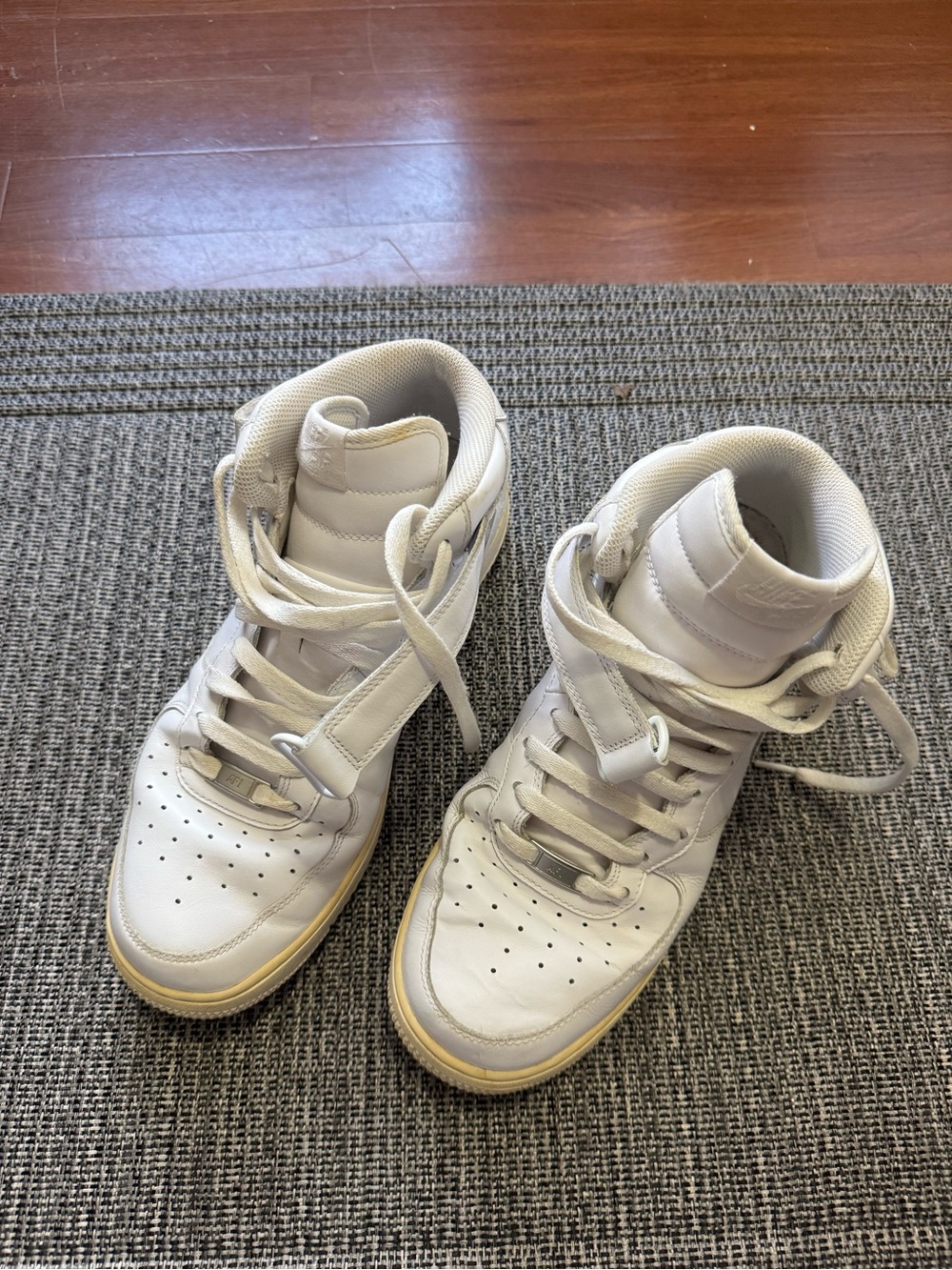 Nike Air Force 1 Mid Triple White Mens Sneaker 315123-111 Size 11.5